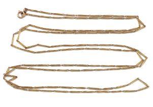 A Victorian 9ct gold "paper clip" link long guard chain, 1400mm, 17.8g