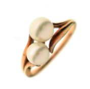 Cultured pearl crossover ring, stamped 'K14'