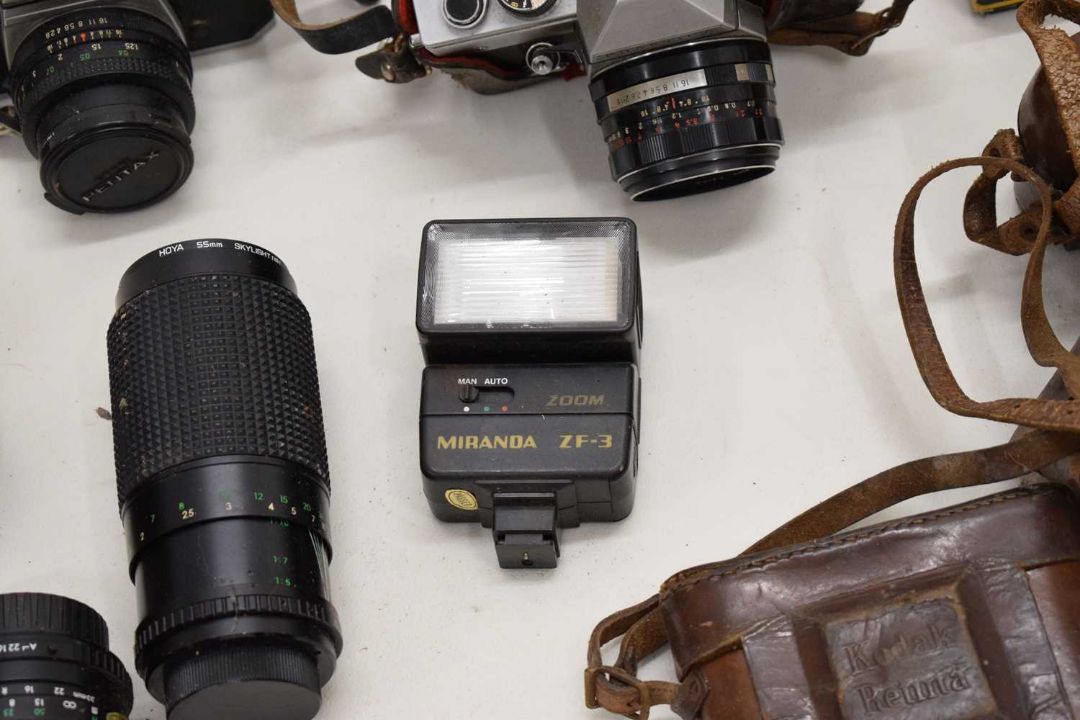Collection of vintage cameras and camera equipment - Bild 9 aus 10