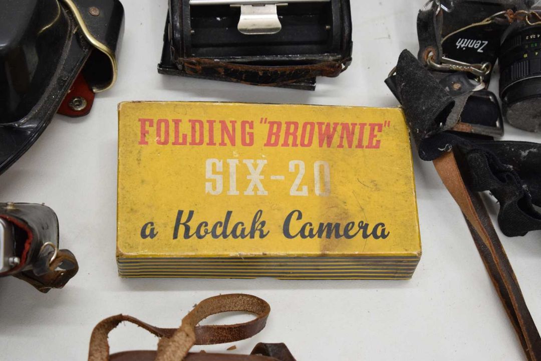 Collection of vintage cameras and camera equipment - Bild 6 aus 10