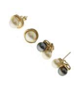 Two pairs of pearl ear studs (2)