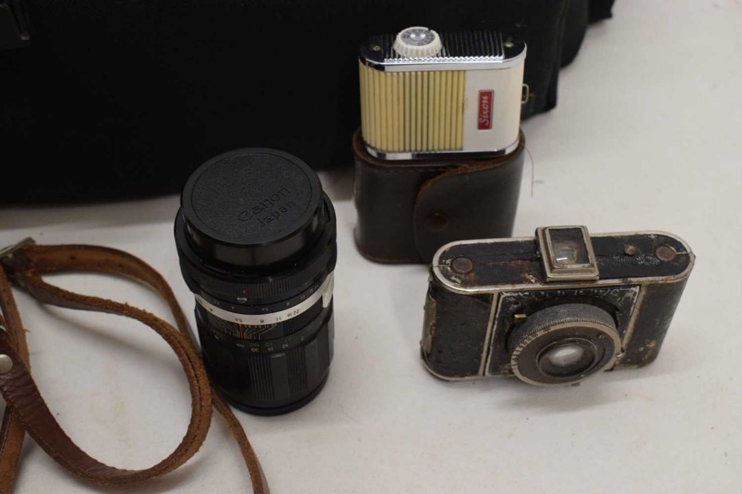 Collection of cameras and accessories - Bild 2 aus 10