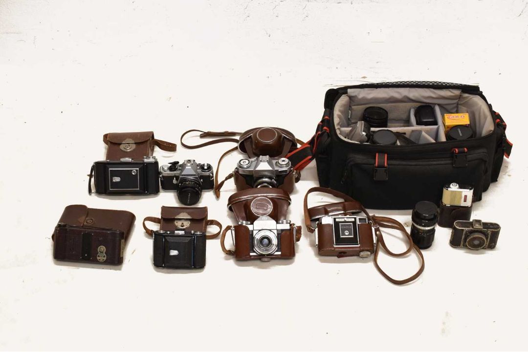 Collection of cameras and accessories - Bild 1 aus 10