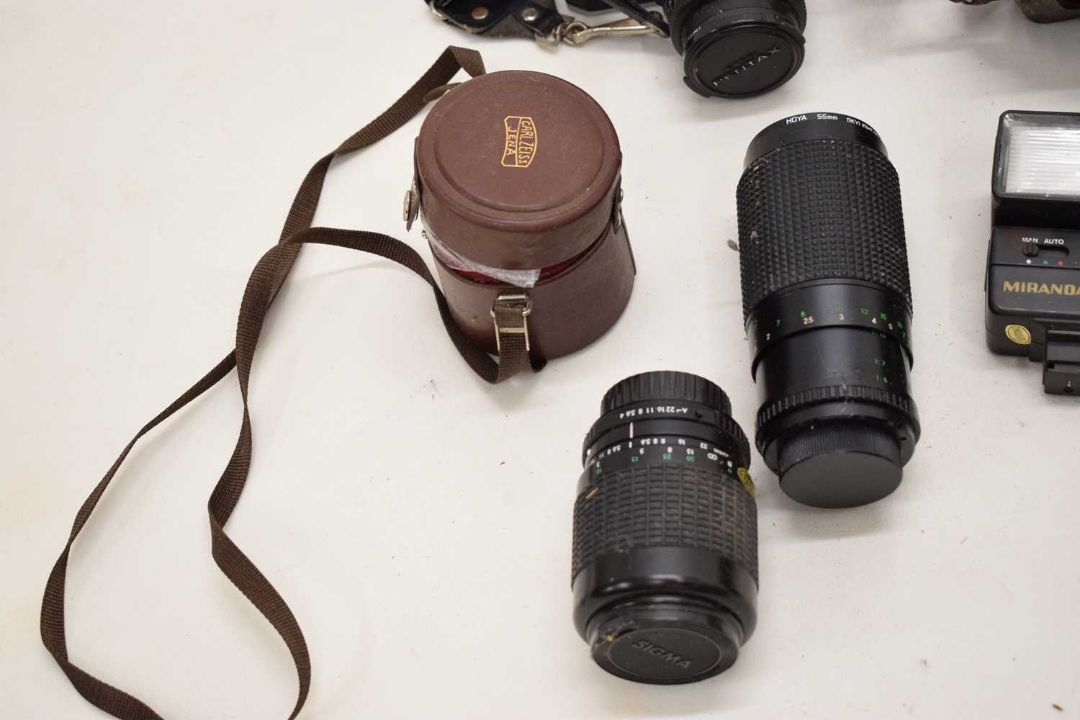 Collection of vintage cameras and camera equipment - Bild 8 aus 10