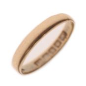 18ct gold wedding band