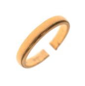 22ct gold wedding band (cut)