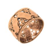 9ct gold openwork wedding band