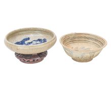 A Chinese blue and white crackle glaze small bowl.