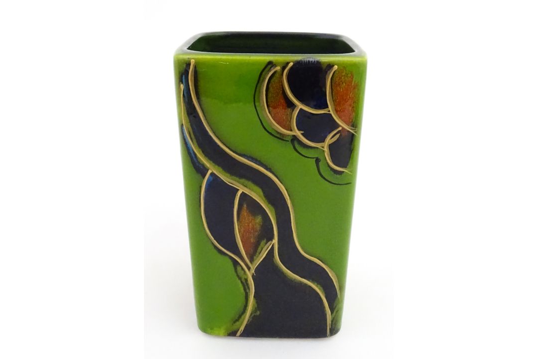 An Anita Harris green glazed vase of squared form. Signed under. Approx. 6" high Please Note - we do - Image 4 of 7