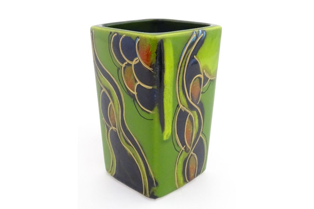An Anita Harris green glazed vase of squared form. Signed under. Approx. 6" high Please Note - we do - Image 1 of 7