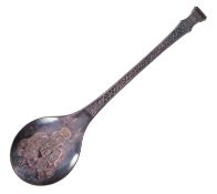 AN ELIZABETH II SILVER CHRISTMAS 1975 SPOON