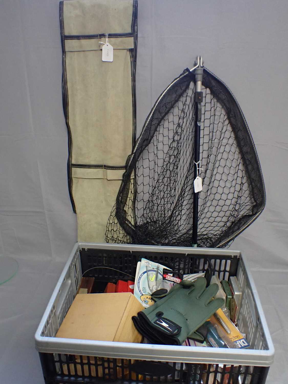 A QUANTITY OF FLY BOXES