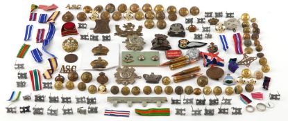 Collection of militaria including uniform buttons, cap badges and ammunition shell cases, various