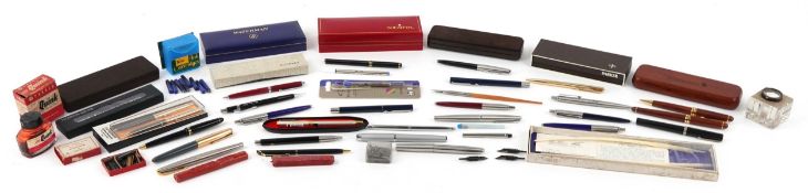 Collection of vintage and later fountain pens and ballpoint pens including Parker, Sheaffer and