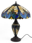 Tiffany style floral design table lamp with leaded glass shade, 64cm high.