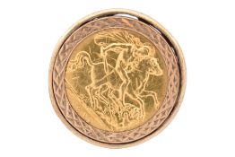 1911 HALF SOVEREIGN 9CT GOLD RING
