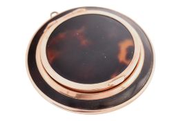 EARLY 20TH CENTURY GOLD & TORTOISESHELL COMPACT