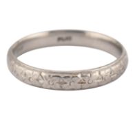 PLATINUM BAND RING