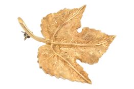 HALLMARKED 18CT GOLD NATURALISTIC LEAF BROOCH