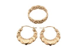 HALLMARKED 9CT GOLD BAND RING & TWO HOOP EARRINGS
