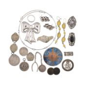 COLLECTION OF SILVER & WHITE METAL JEWELLERY