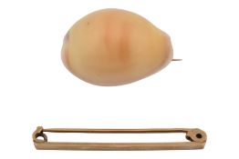 19TH CENTURY 9CT GOLD COWRIE SHELL BROOCH & 9CT GOLD BAR BROOCH