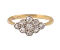 18CT GOLD & DIAMOND CLUSTER RING