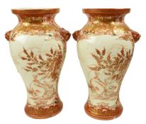 PAIR OF JAPANESE MEIJI KUTANI WARE TWIN HANDLED VASES 19世纪日本九谷烧花瓶一对