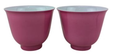 PAIR OF CHINESE PINK GLAZED PORCELAIN TEA BOWLS 20世纪 胭脂红釉 茶碗一对