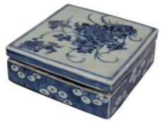 REPUBLICAN BLUE & WHITE FLORAL LIDDED SEAL BOX 民国1932年青花花卉印泥盒