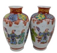 PAIR OF 20TH CENTURY JAPANESE KUTANI VASES 20世纪日本九谷烧人物瓶一对
