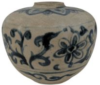 14TH/15TH VIETNAMESE ANNAMESE BLUE & WHITE PORCELAIN OIL JAR 14/15世纪越南青花罐