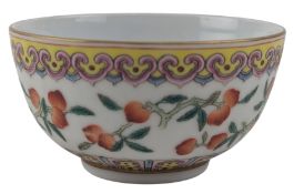 CHINESE FAMILLE ROSE PEACHES TEA BOWL 清 粉彩寿桃茶盌