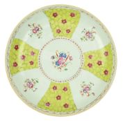 THREE 18TH CENTURY CHINESE FAMILLE ROSE EXPORT PORCELAIN CHARGERS 18世纪外销瓷器一组