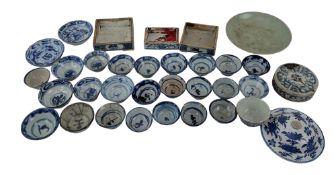 COLLECTION OF QING DYNASTY BLUE & WHITE TEACUPS AND A CELADON DISH 清 石湾青花瓷一组