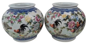 PAIR OF 20TH CENTURY QIANLONG MARK ENAMELED JARS 20世纪 乾隆款 珐琅彩红鸡罐一对