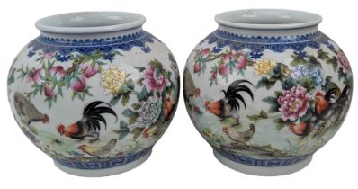 PAIR OF 20TH CENTURY QIANLONG MARK ENAMELED JARS 20世纪 乾隆款 珐琅彩红鸡罐一对