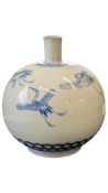 19TH CENTURY JAPANESE MEIJI BLUE & WHITE PORCELAIN VASE 日本 明治青花花瓶