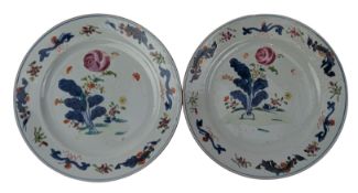 PAIR OF 18TH CENTURY QIANLONG FAMILLE ROSE DISHES 18世纪 乾隆 外销盘一对