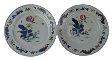 PAIR OF 18TH CENTURY QIANLONG FAMILLE ROSE DISHES 18世纪 乾隆 外销盘一对