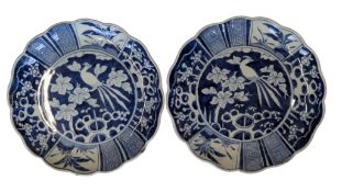 PAIR OF 19TH CENTURY JAPANESE MEIJI BLUE & WHITE CHARGER 19世纪日本青花花鸟盘一对