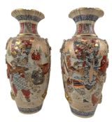 PAIR OF 19TH CENTURY JAPANESE SATSUMA VASES 19世纪日本摩萨人物瓶一对