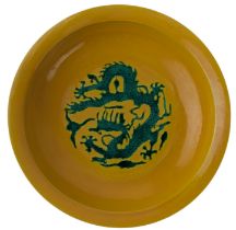 CHINESE YELLOW GROUND & GREEN ENAMELLED DRAGON DISH 黄地绿彩龙纹盘