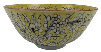 20TH CENTURY YELLOW GROUND ENAMELLED BOWL & A BLUE & WHITE BRUSH POT