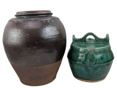 19TH CENTURY CHINESE SHIWAN GREEN GLAZED TEA FLASK & A BROWN GLAZE JAR