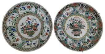 TWO 18TH CENTURY CHINESE FAMILLE VERTE PORCELAIN CHARGERS 清 五彩描金盘两件