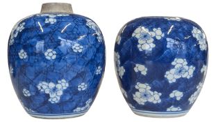 QING KANGXI BLUE & WHITE GINGER JAR & A LATER SAMPLE 清 康熙冰梅罐和
