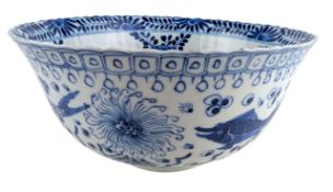 QING DYNASTY BLUE AND WHITE PORCELAIN FISH BOWL 清 青花鱼纹盌