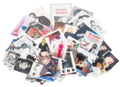 AUTOGRAPHS - ENTERTAINERS 1970S TO 1990S