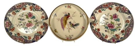 SPODE - PAIR OF FAMILLE ROSE CABINET PLATES & HAND-PAINTED SERVING BOWL
